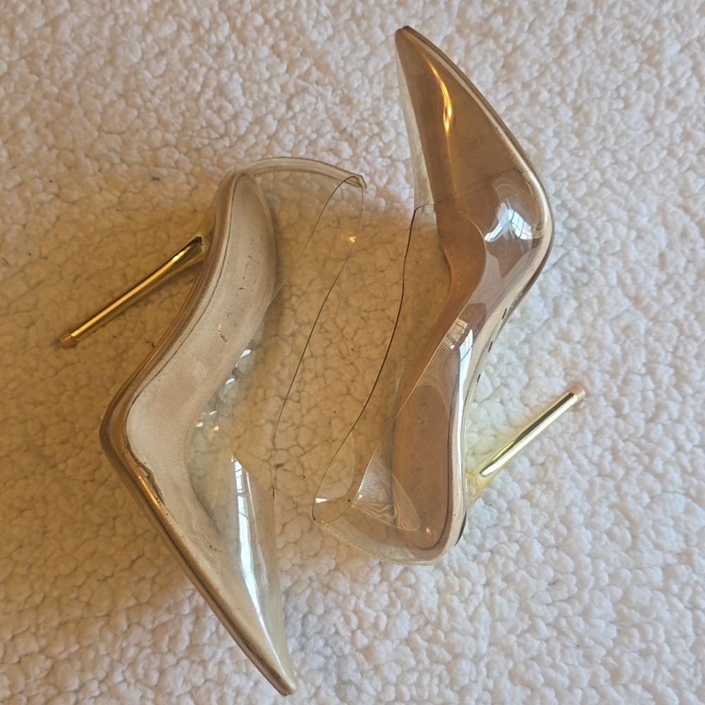 Mackin J Beige And Gold Clear Pumps
